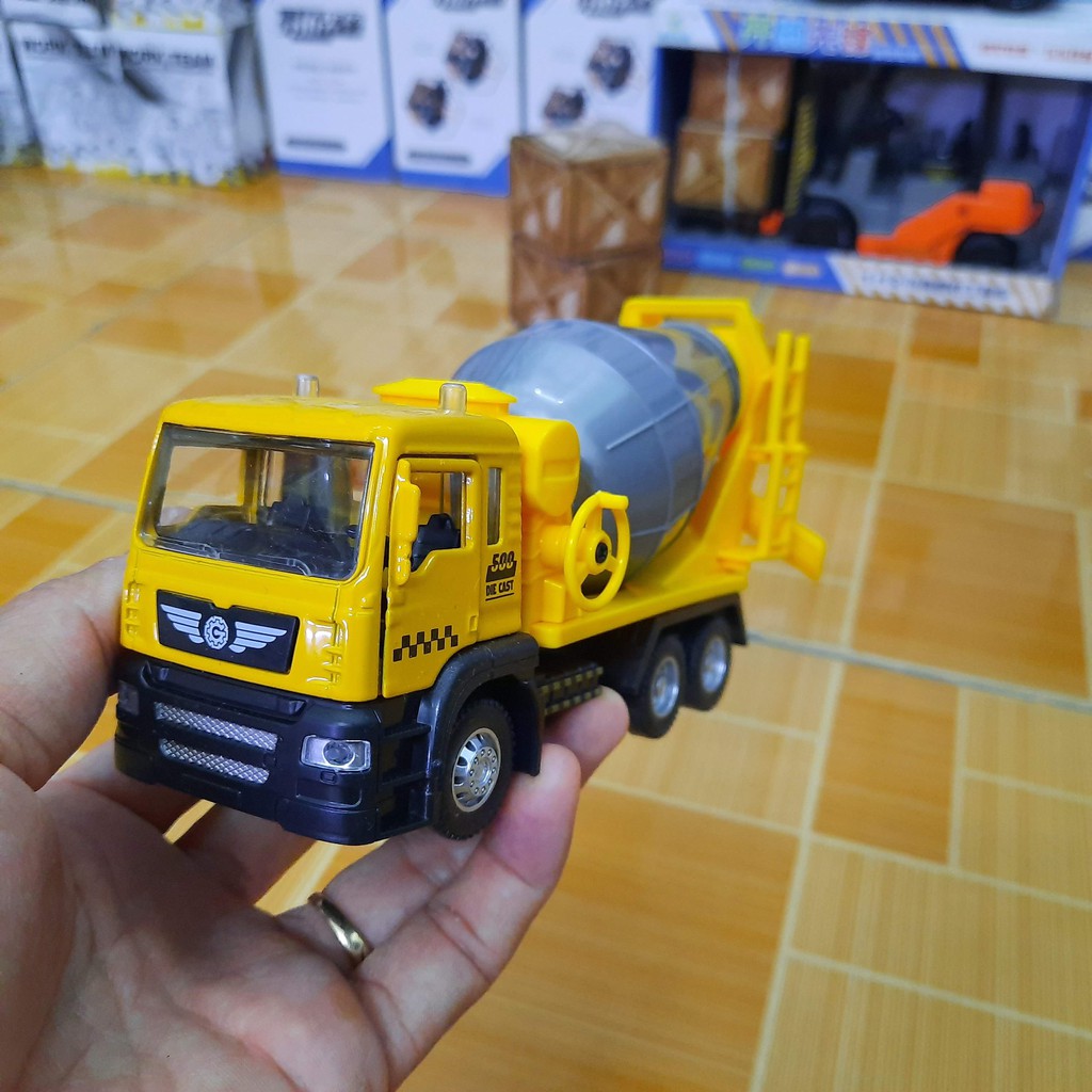 Mô hình xe chở bê tông mini bằng hợp kim nhựa tỉ lệ 1:50 có âm thanh và đèn