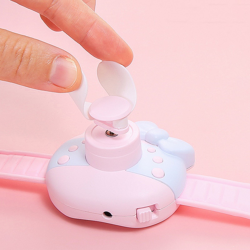 Quạt mini Đeo Cổ Tay Sạc Cổng USB Hình Đồng Hồ Hoạt Hình Dễ Thương