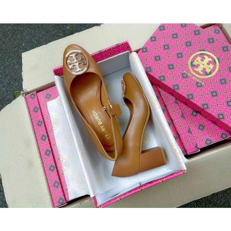 Giày Bít Tory Mũi Tròn Gót Trụ