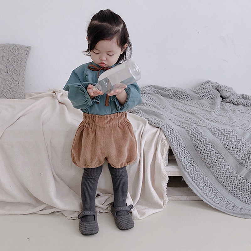 Quần short vải nhung màu sắc đơn giản cho bé gái