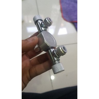Van chia Co2