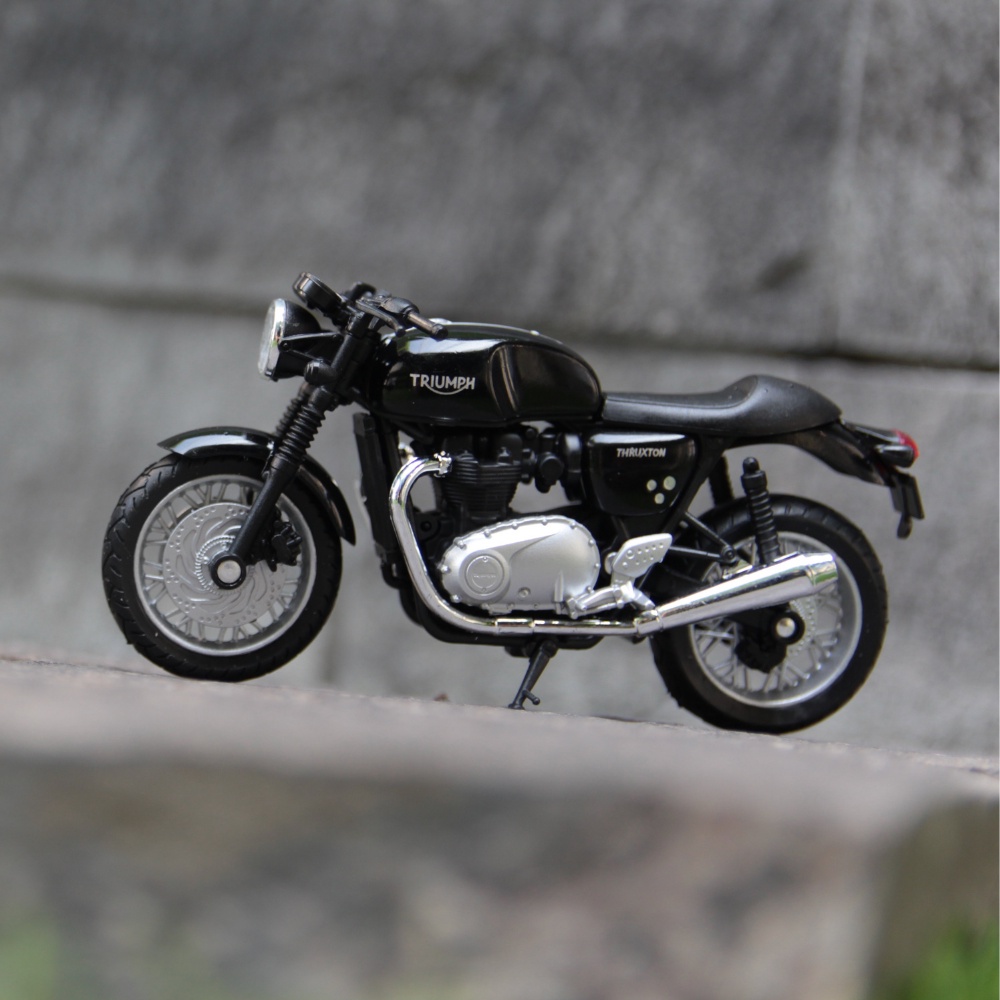 Mô hình xe mô tô Triumph 1:18 Welly, Bburago