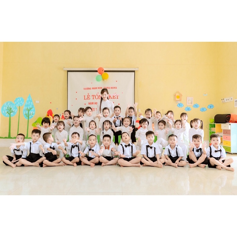 Bộ áo dài trắng và đen nữ sinh cho bé gái