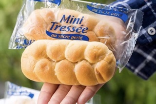 Bánh mì hoa cúc date mới