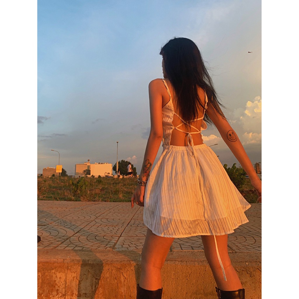 VÁY TRẮNG DẠO PHỐ DẠO BIỂN HỞ LƯNG DÁNG XÒE DELINA DRESS