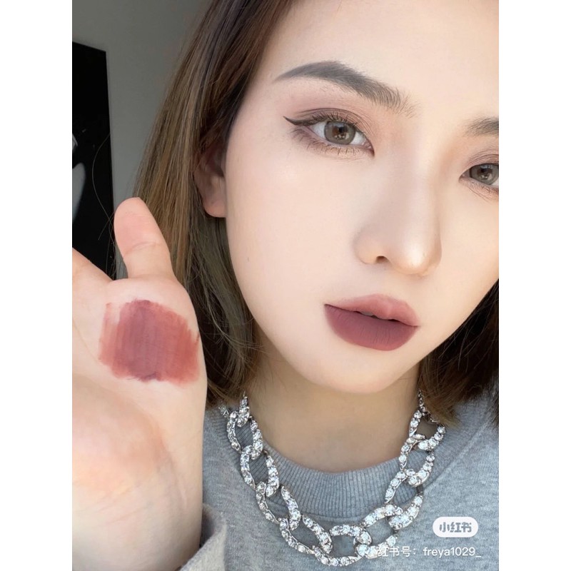 Son MAC Powder Kiss Liquid Lipcolour màu 997 Over The Taupe