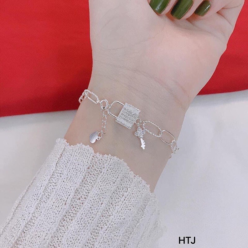 Lắc tay nữ treo khoá mẫu mới chuẩn bạc ta xinh xắn - Kho sỉ bạc Nhất Linh