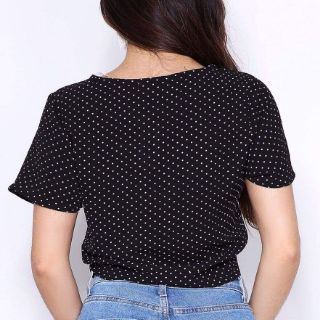 Áo chấm bi cột dây nhiều màu.