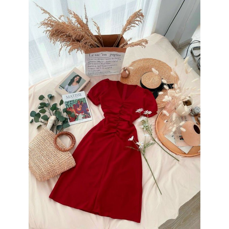 ĐẦM CỔ V NHÚN GIỮA SANG TRỌNG