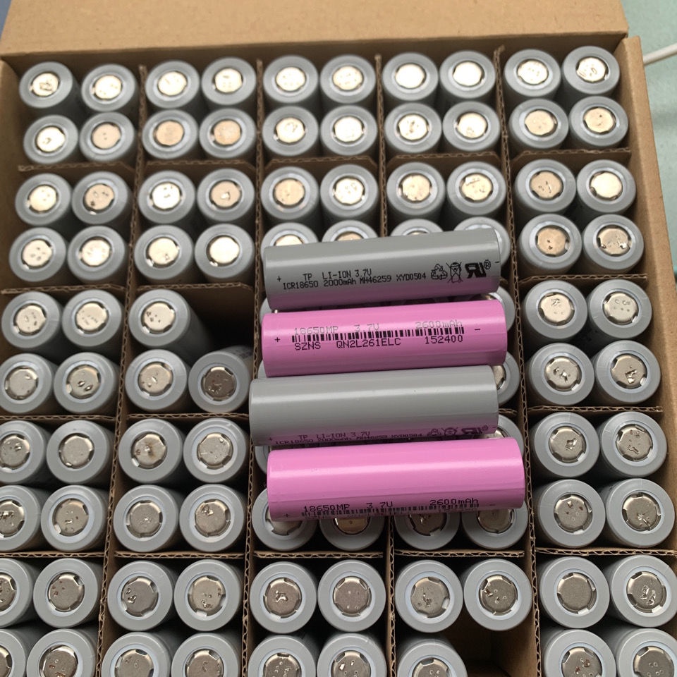 Pin 18650 2000mah 10c 20a Nội trở: 12mΩ - 19mΩ chuẩn theo xe ô tô xe điện Đảm bảo chất lượng