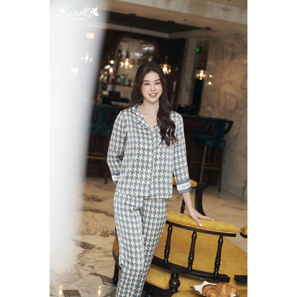 Bộ lụa luxury Karoll quần dài tay lỡ cổ pijama hoạ tiết trẻ trung,sang trọng NH22.090