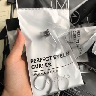Kẹp mi Missha Perfect Eyelash Curler ( có kèm miếng cao su thay thế )