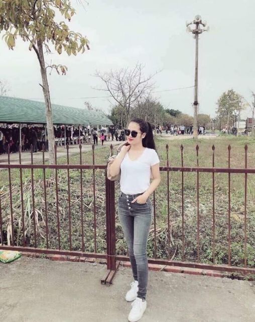 Áo phông trắng hàng có sẵn | BigBuy360 - bigbuy360.vn