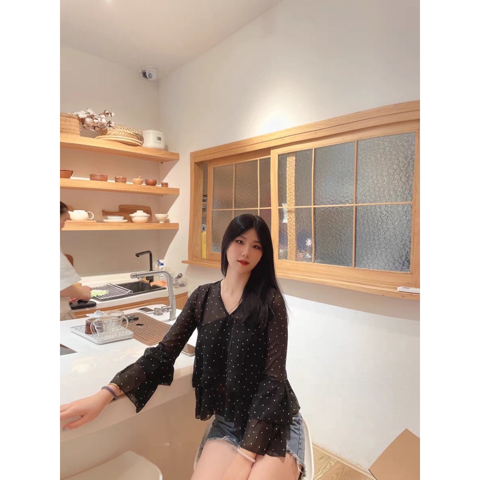 Áo voan nữ tay dài bèo cổ V họa tiết chấm bi thời trang Hàn Quốc SM02