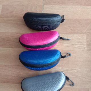 Hộp đựng mắt kính ( tặng khăn lau kính)