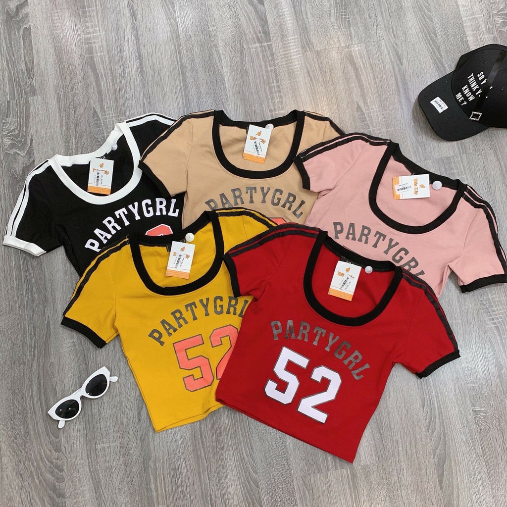 Áo Thun Tay Ngắn Form Croptop In Chữ PARTYGRL Kèm Số 52 Ở Giữa Kiểu Thể Thao TTS0608