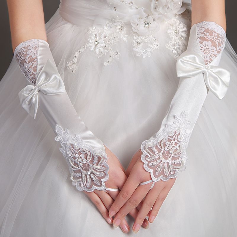 Găng tay lưới ren xinh xắn cho cô dâu