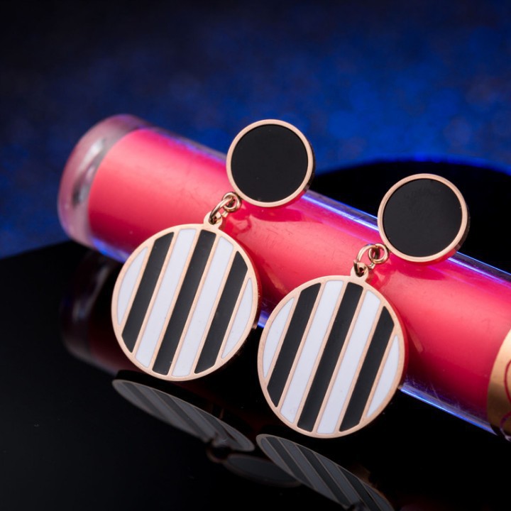 Bông Tai Dự Tiệc Titan Không Đen TT 1753