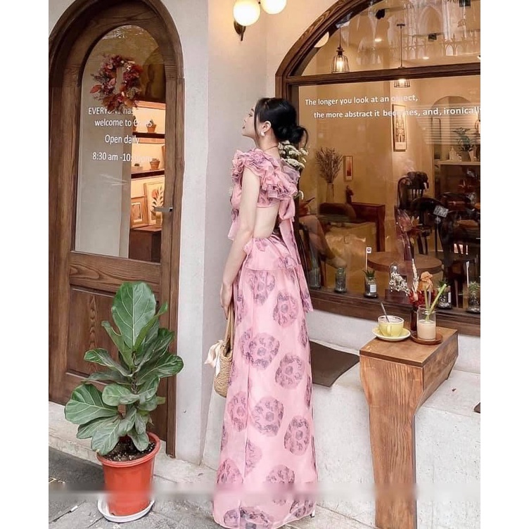 LINH CAVALI - Maxi trễ vai thắt nơ lưng.