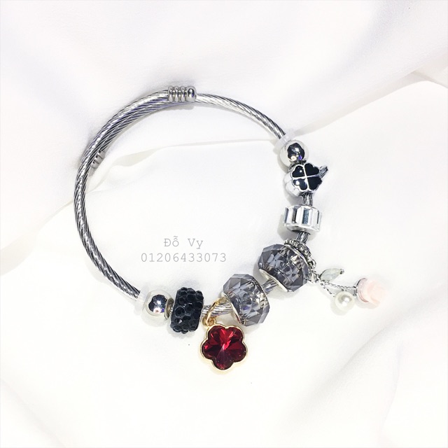Vòng kiềng charm
