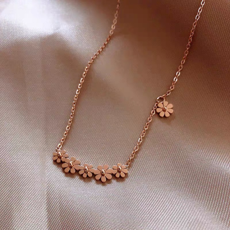 Dây Chuyền Thép Titan Mạ Vàng Hồng 18K Mặt Hình Hoa Cúc Nhỏ Phong Cách Cá Tính Phù Hợp Làm Quà Sinh Nhật