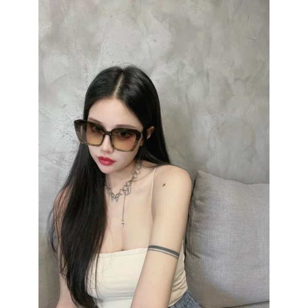 Kính Hiệu Vuông Chữ B Balen balencia màu Trà Tây