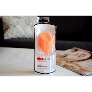 Bông Mút trang điểm tán kem nền Real Techniques Miracle Complexion Sponge