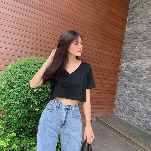 Áo croptop cổ tim form rộng