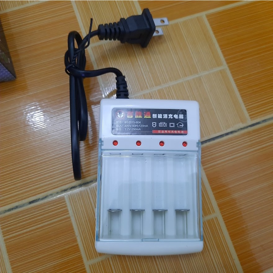 Bộ sạc pin con thỏ / pin tiểu (pin AA/ AAA) sạc đồng thời 4 pin 1.2v - Model : BS2015-004