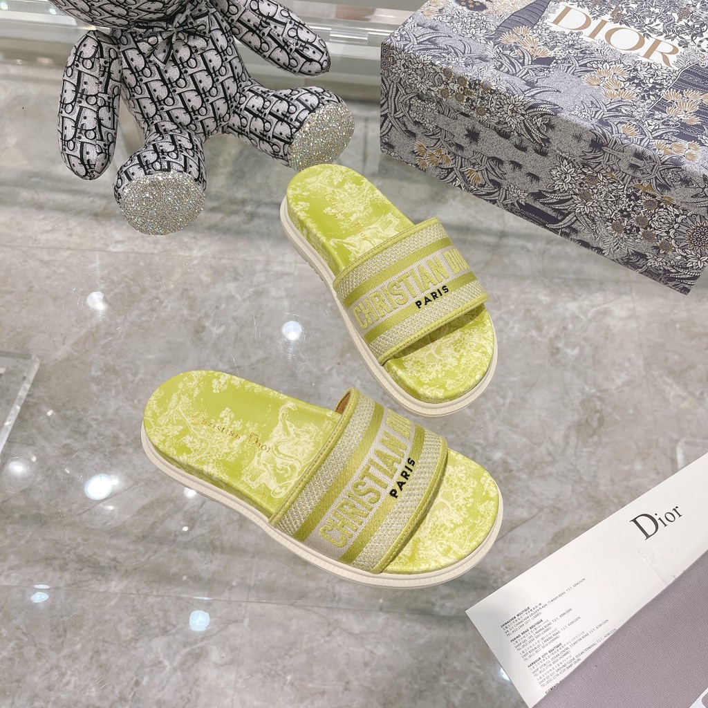 Dép dior lật thêu ba chiều thời trang xuân hè 2021