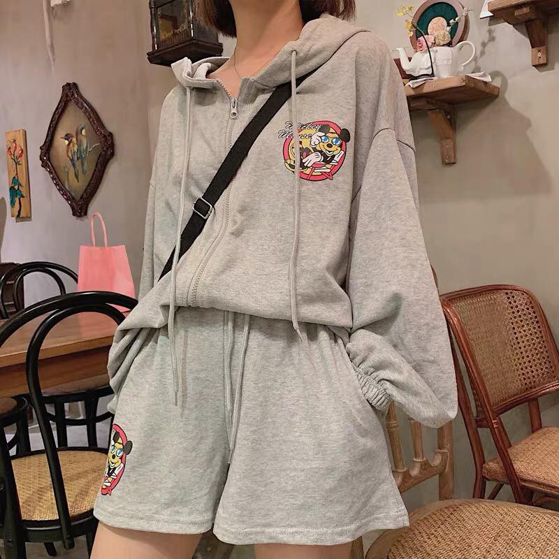Cả set bộ đồ áo khoác nón có dây kéo tay dài chuột mickey+quần short ngắn lưng thun ulzzang ( 3 màu )