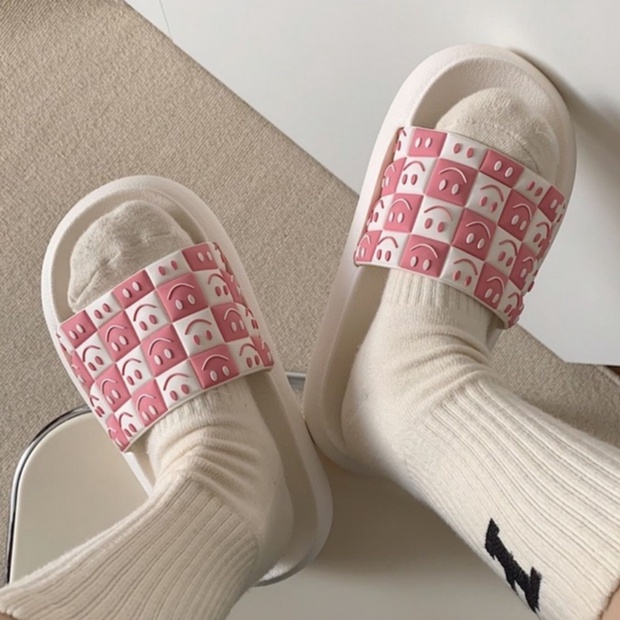 Dép Ulzzang - Dép Quai Ngang Bánh Mì chuẩn hàng quảng châu họa tiết caro mặt cười Nam Nữ