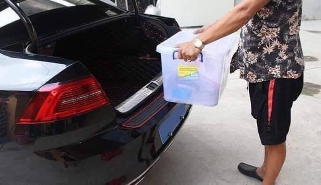 Miếng dán cao su chống trầy bậc lên xuống và cốp sau xe ô tô