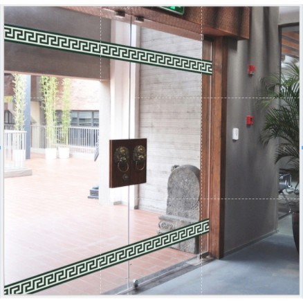 Decal dán kính ngang sọc xanh đậm hoa văn đen