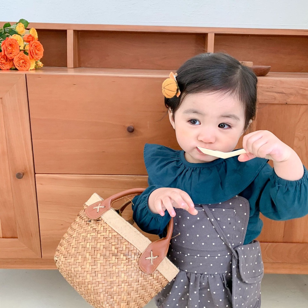 Quần yếm, áo tay dài, túi đeo xinh xắn cho bé gái