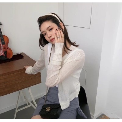 Áo croptop trắng dệt kim Rosé Jennie Blackpink