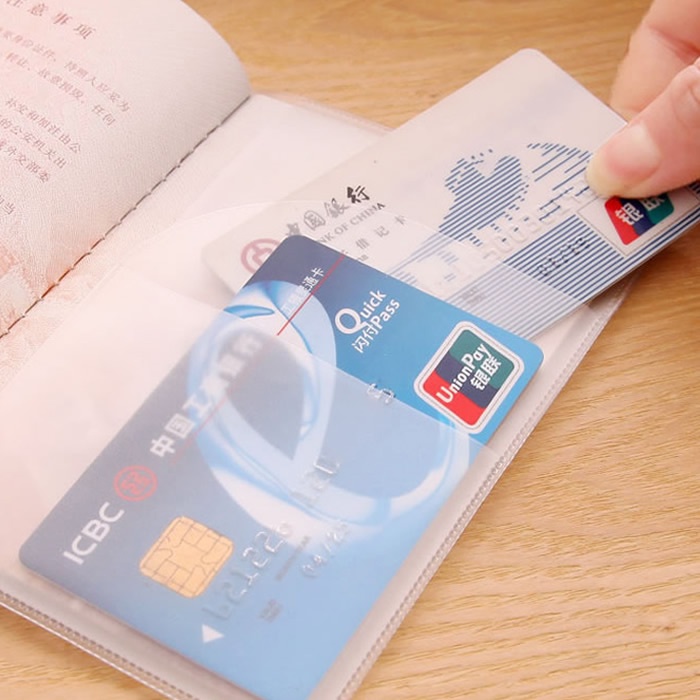 Vỏ bọc hộ chiếu bao passport bằng nhựa cao cấp trong suốt chống nước chống bụi tốt có ngăn bên trong để thẻ atm, giấy tờ