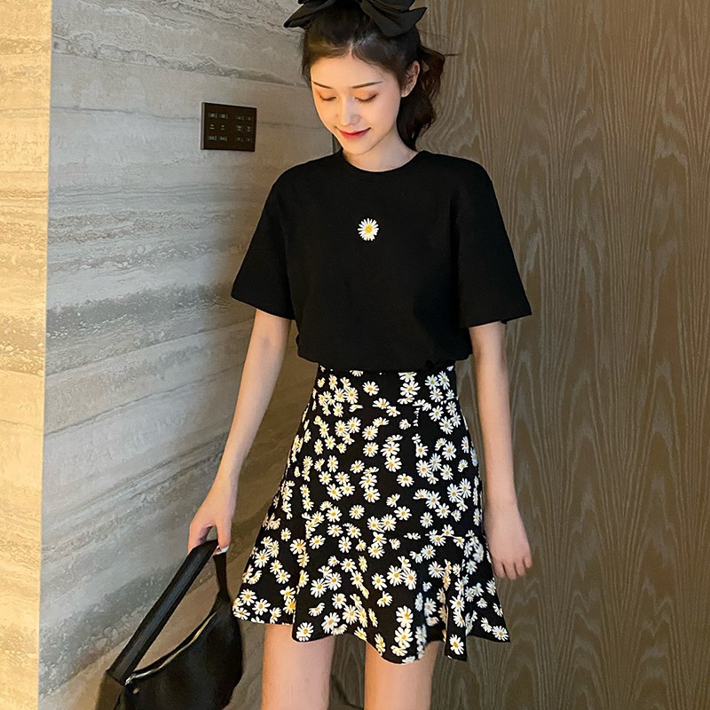 [Baywellfashion]Set Áo Thun Tay Ngắn In Hình Hoa Cúc + Chân Váy Ngắn Thời Trang Cho Nữ | BigBuy360 - bigbuy360.vn