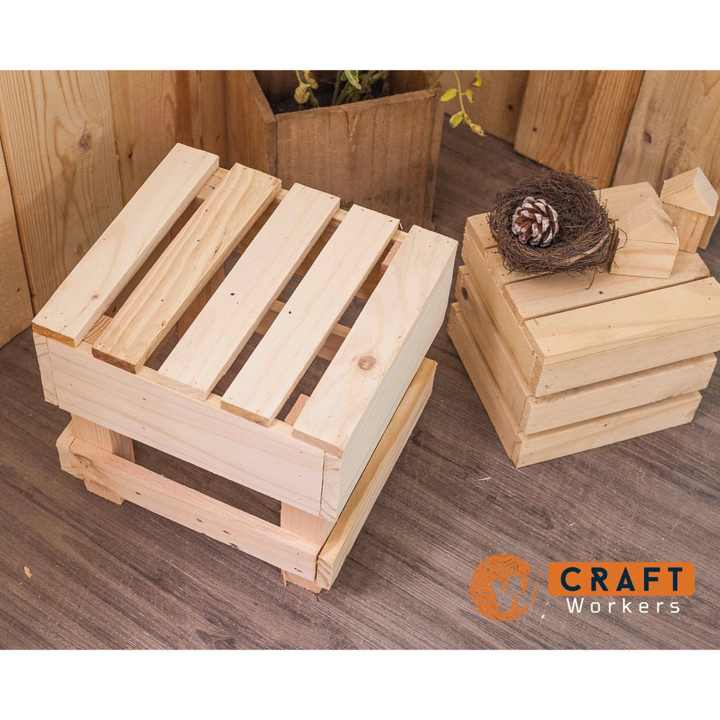 Ghế đẩu gỗ thông - Nội thất quán cà phê Vintage