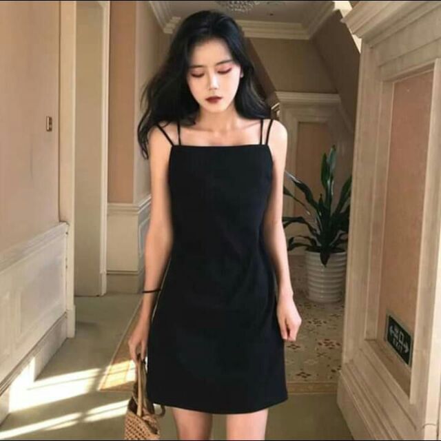 Váy hai dây dành cho chị em vào ngày hè nóng bức