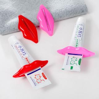 Dụng Cụ Nặn Kem Đánh Răng Hình Đôi Môi