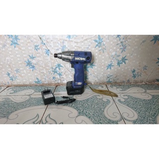 Máy bắn vít hitachi