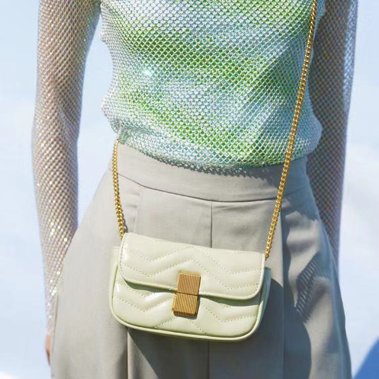 Túi đeo vai phối dây xích thiết kế mới 2022