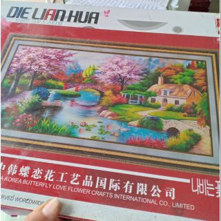 Tranh thêu 5d ngôi nhà mùa xuân ấm áp kt 240*118cm(hình thật)