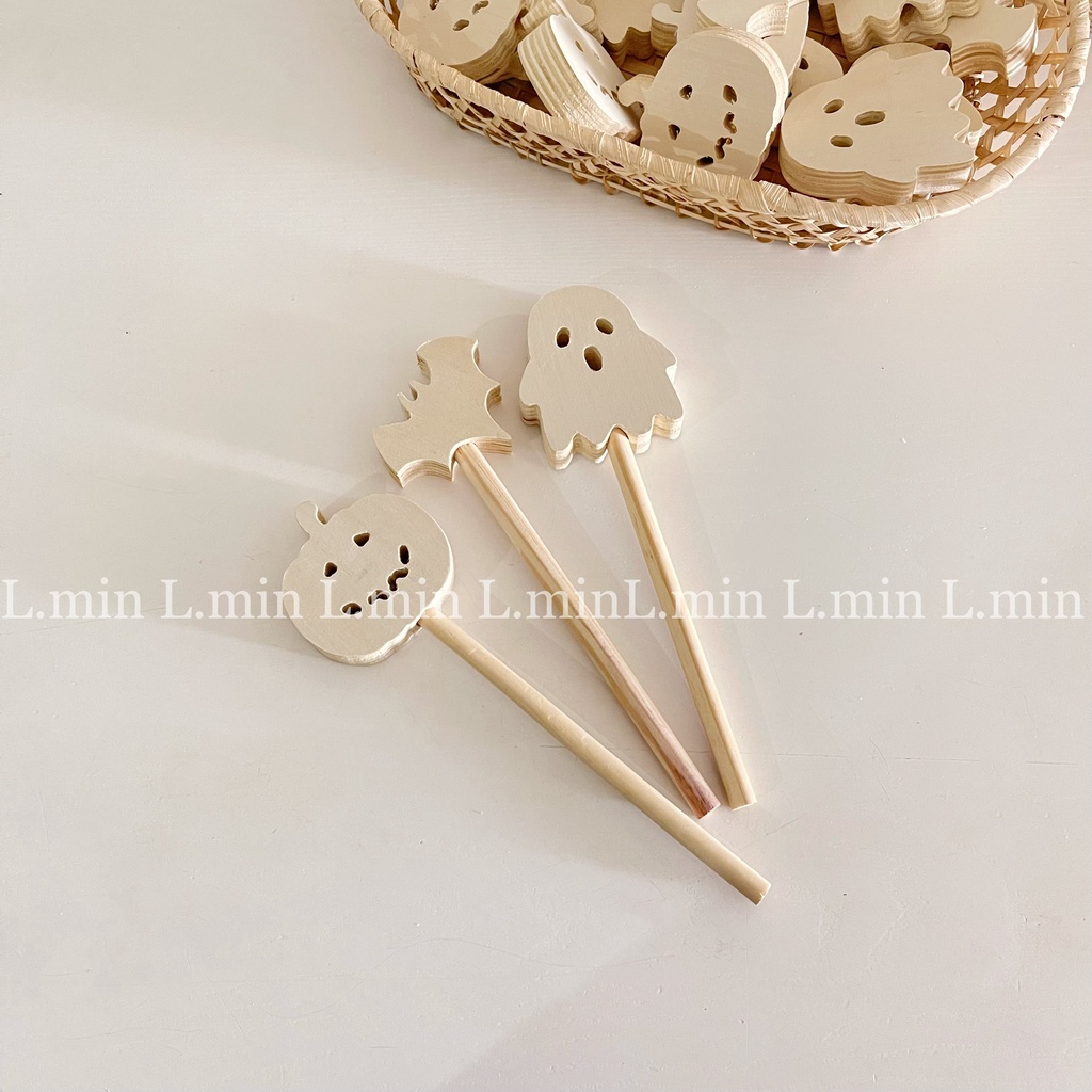Logo gỗ halloween