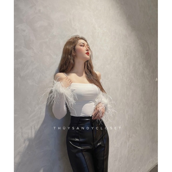 Áo Dây Kiểu Trễ Vai Tay Dài Phối Lông Vũ Dáng Croptop