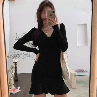 Đầm tay dài cổ V đuôi cá