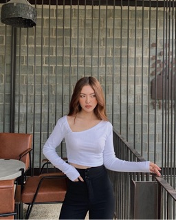 Crop top cổ lệch