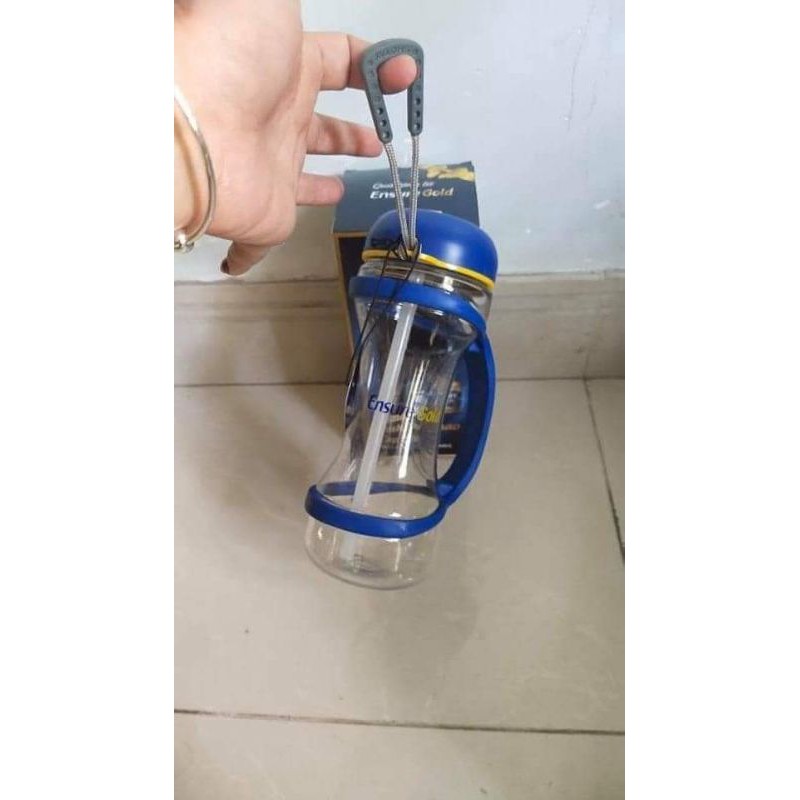 Bình nhựa đựng nước có dây đeo 600ml