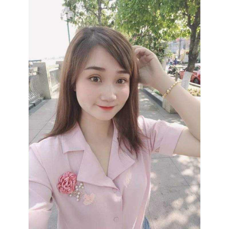 SOMIDUI Sơ mi nữ chất liệu đũi linen cổ vest, áo ngắn tay, chất mát, có cài hoa sẵn cực xinh xắn, có ảnh thật
